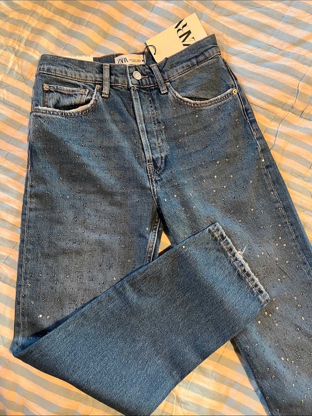 Amazing Zara Medium Wash Rhinestone Jeans. Straight-Leg Jeans - size 4 NWT